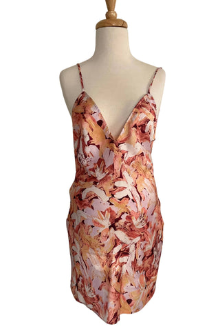 Comfortable Maternity Dress Hire with Full-length Sleeves