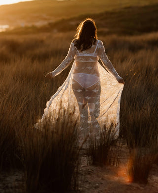 Flaunt your beautiful pregnancy curves with our Eve Lace Kimono - White - Maternity Dress Hire