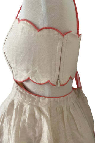 Adjustable fit maternity dress hire